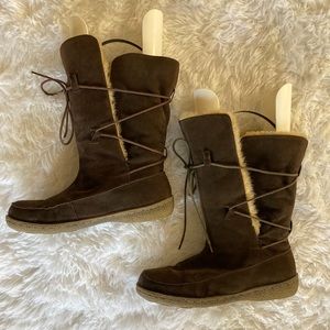 Brown boots with crème faux fur